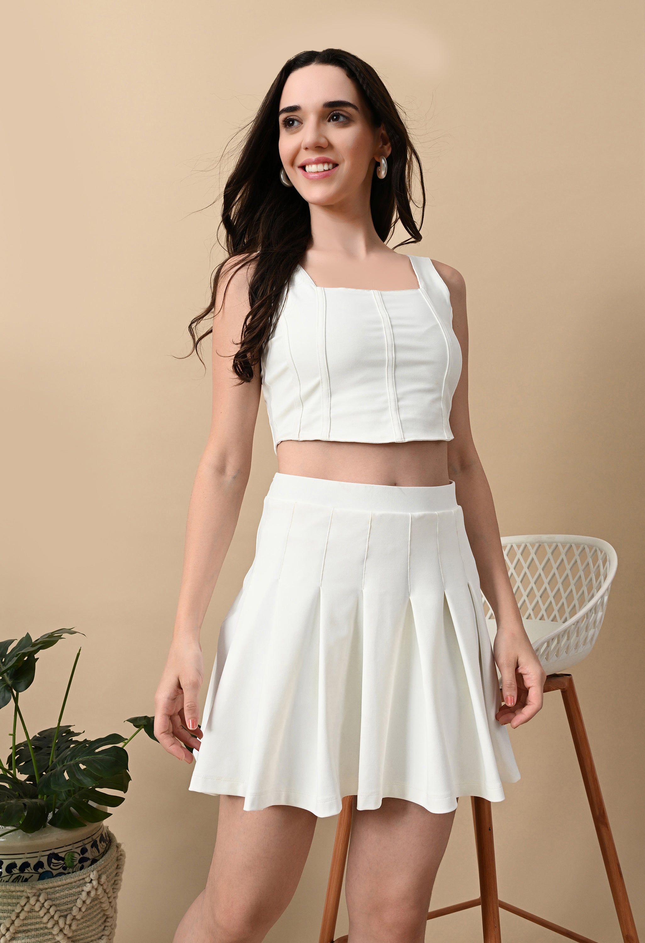 WHITE PLEATED SKIRT