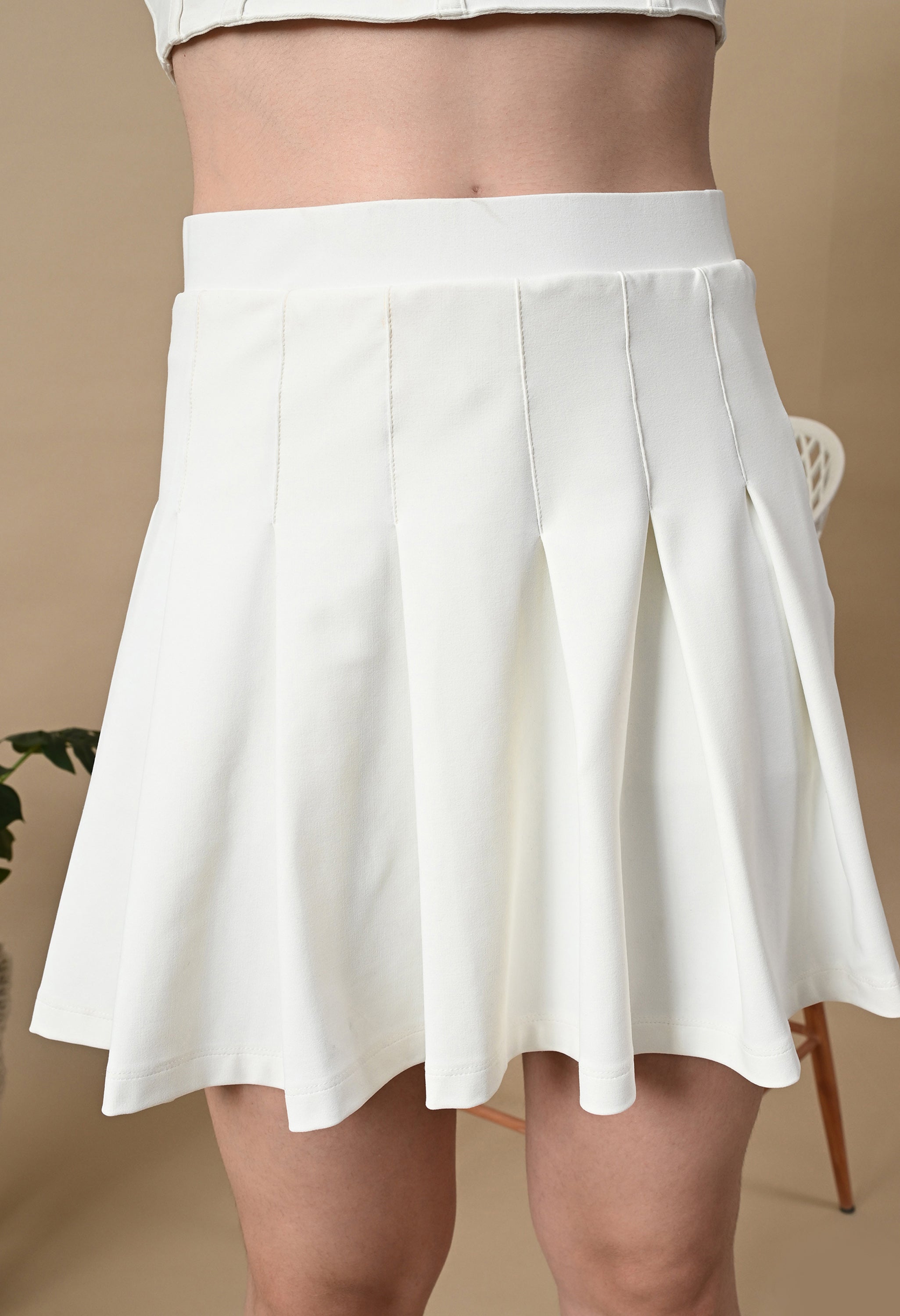 WHITE PLEATED SKIRT